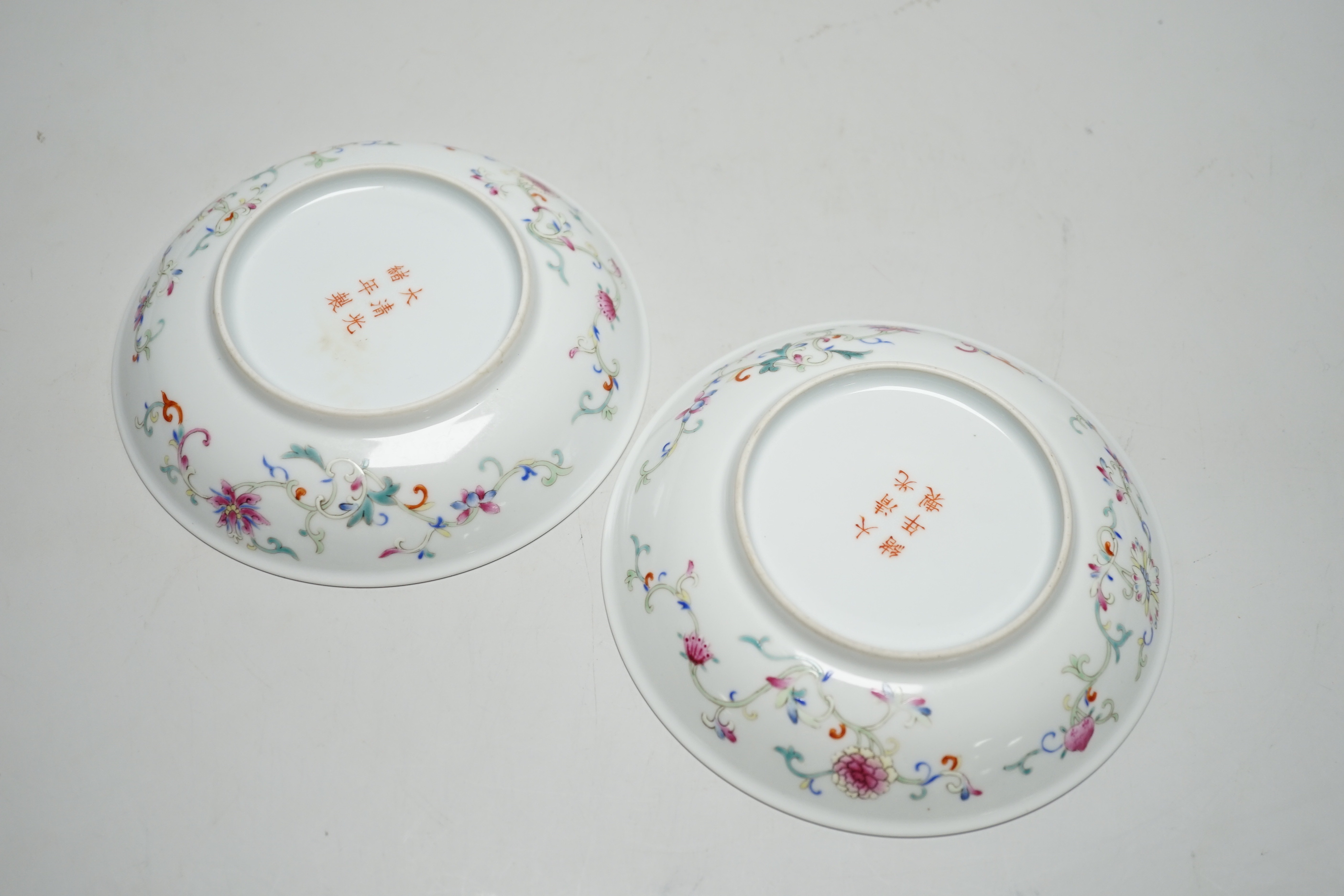 A pair of Chinese famille rose saucer dishes, 14.5cm diameter